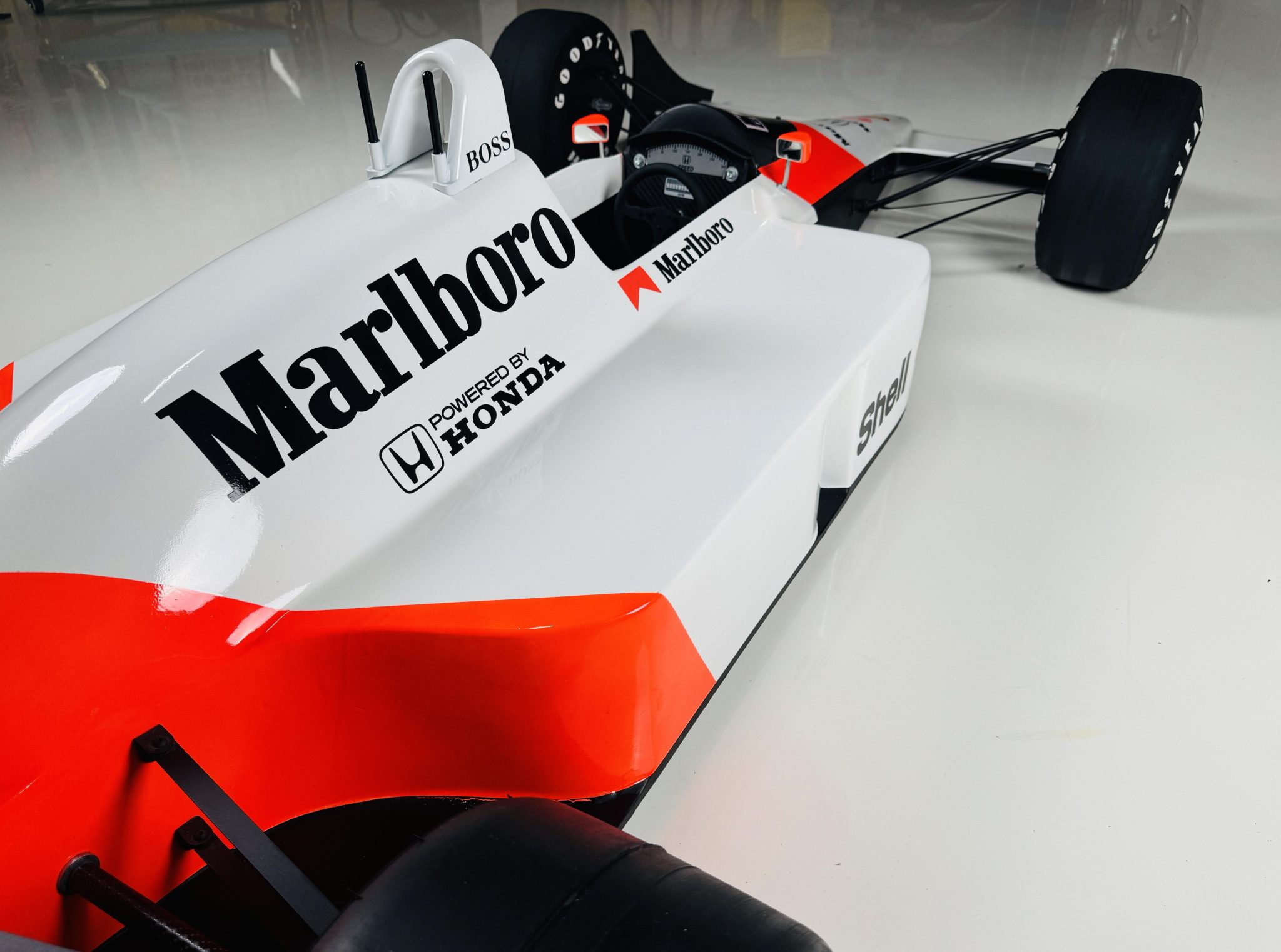 1988_partial-scale-mclaren-mp44-display-model_partial-scale-mclaren-mp44-display-model_IMG_2747-2-81011-scaled.jpg