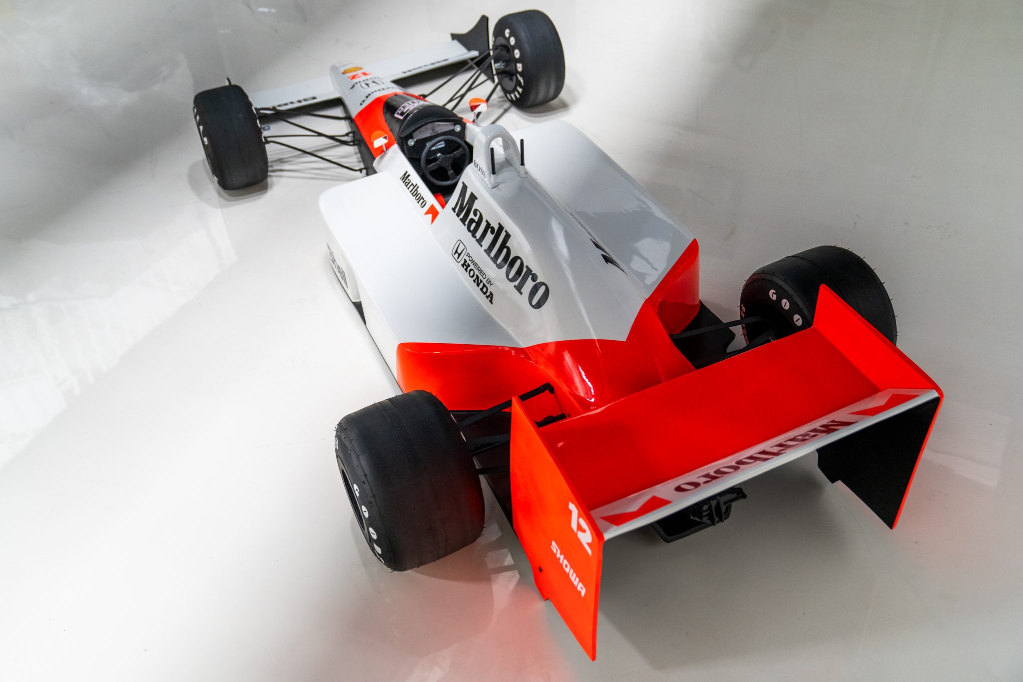 1988_partial-scale-mclaren-mp44-display-model_partial-scale-mclaren-mp44-display-model_miniMac-2-32156-scaled.jpg