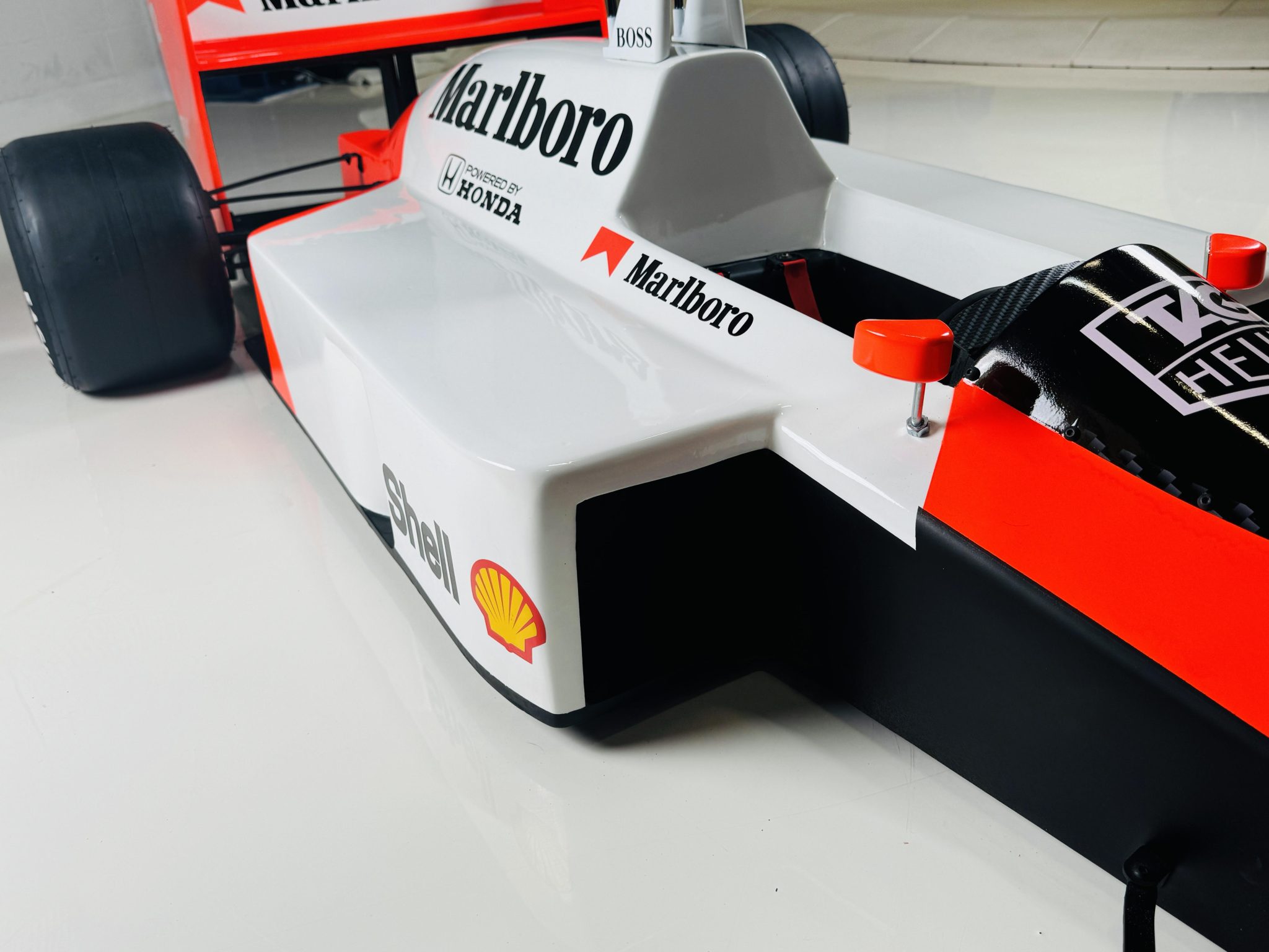1988_partial-scale-mclaren-mp44-display-model_partial-scale-mclaren-mp44-display-model_IMG_2751-2-80379-scaled.jpg