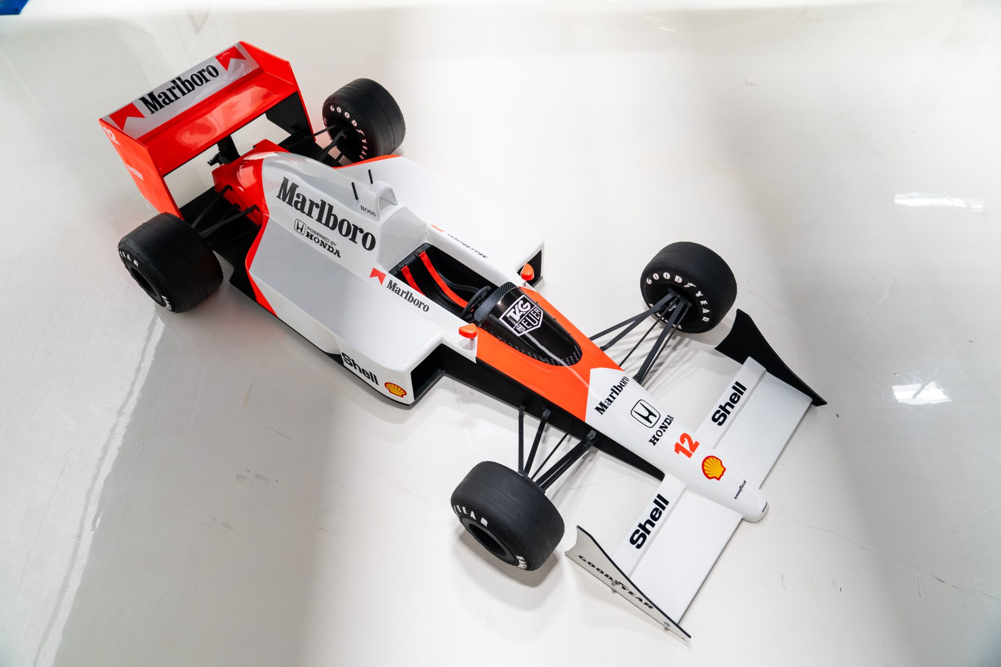 1988_partial-scale-mclaren-mp44-display-model_partial-scale-mclaren-mp44-display-model_miniMac-13-32253-scaled.jpg