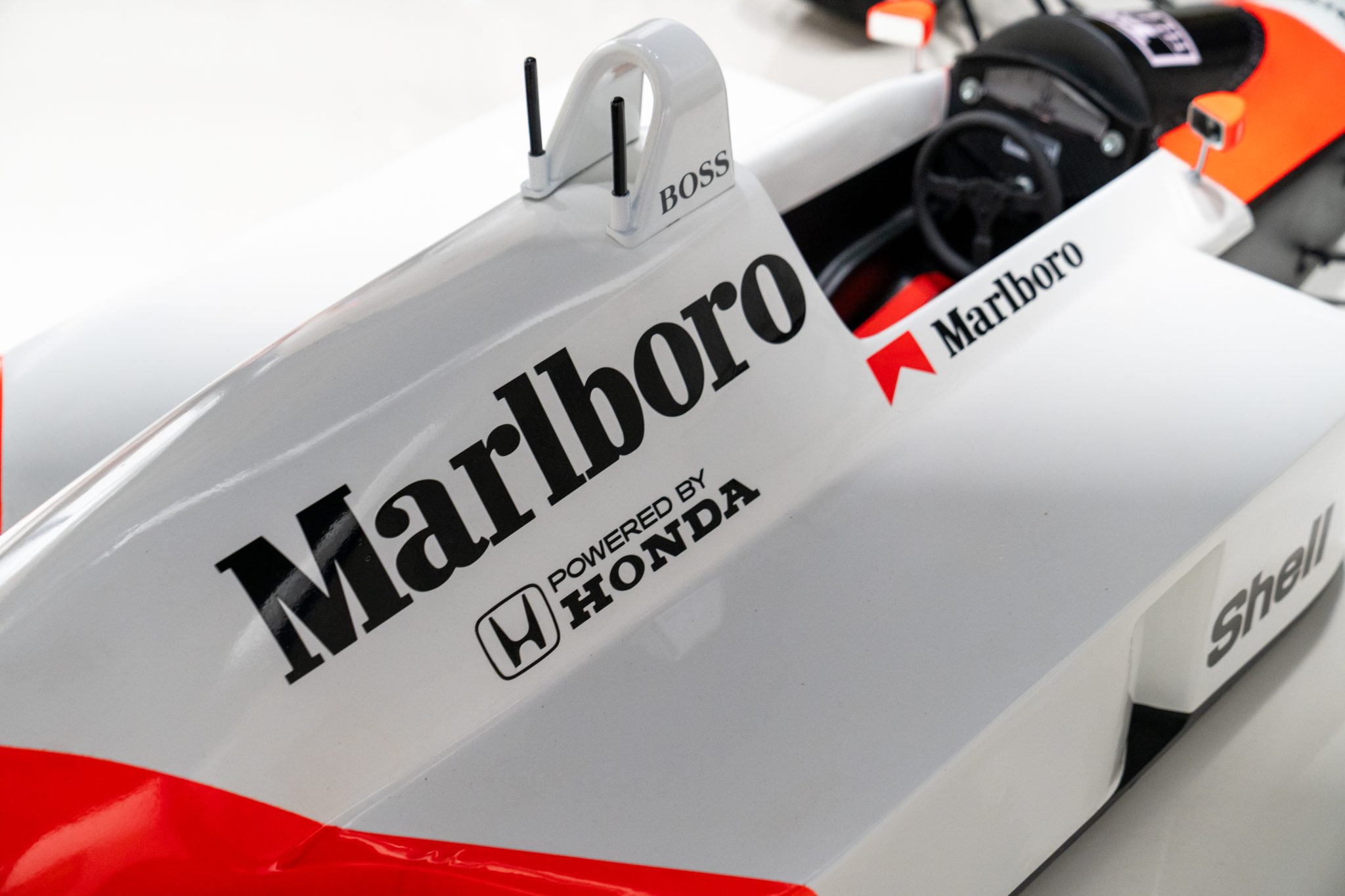 1988_partial-scale-mclaren-mp44-display-model_partial-scale-mclaren-mp44-display-model_miniMac-6-32190-scaled.jpg