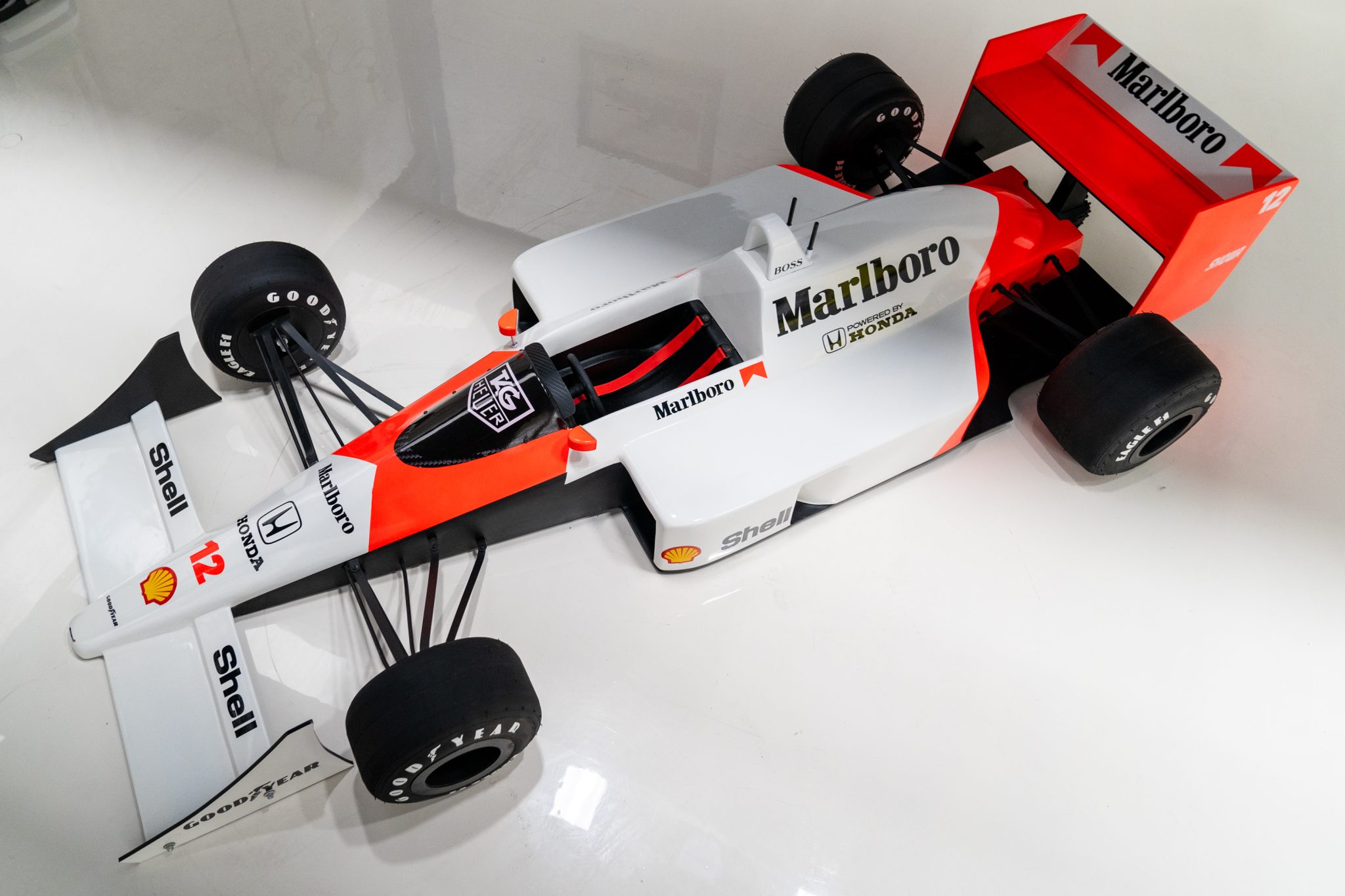 1988_partial-scale-mclaren-mp44-display-model_partial-scale-mclaren-mp44-display-model_miniMac-1-81071-scaled.jpg