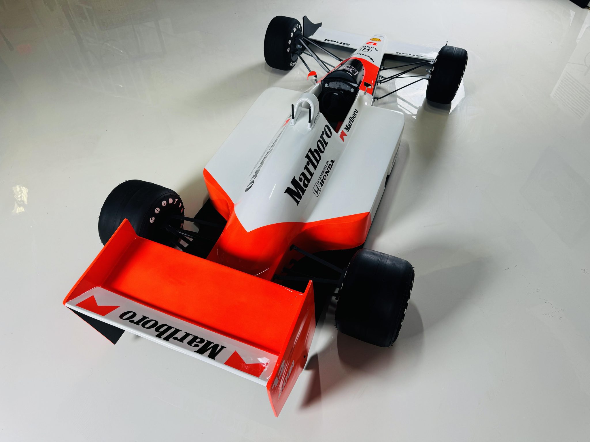 1988_partial-scale-mclaren-mp44-display-model_partial-scale-mclaren-mp44-display-model_IMG_2737-2-80945-scaled.jpg